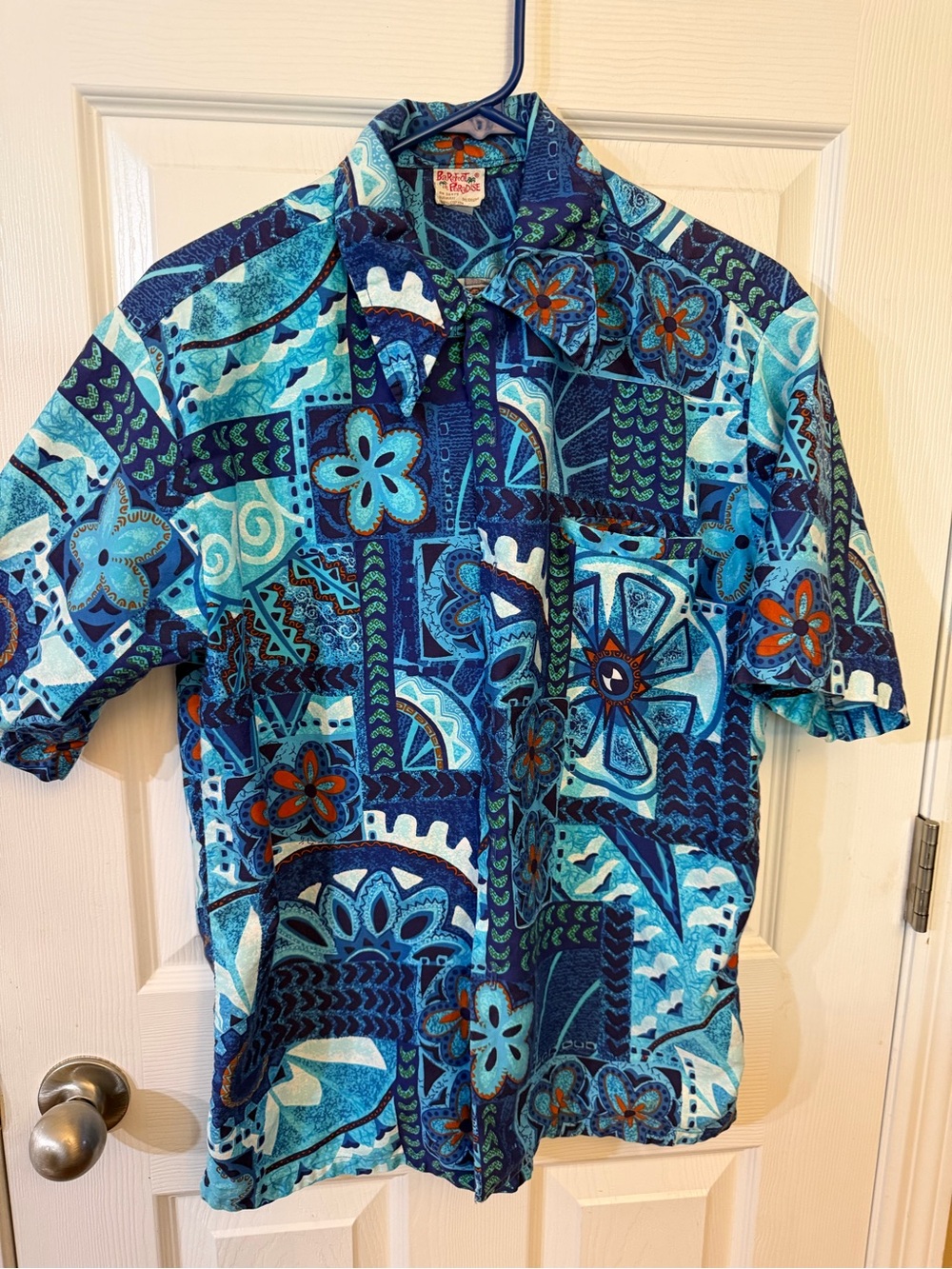 Barefoot in Paradise Men’s Hawaiian Shirt Size M